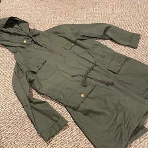Lightweight army green jacket. SzS
